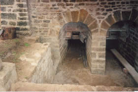 maonneries en briques et en pierres du four  briques