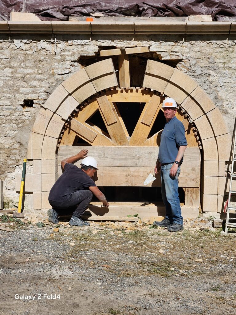 Chantier insertion restauration lavoir Boyer taille de pierre Tremplin H&P