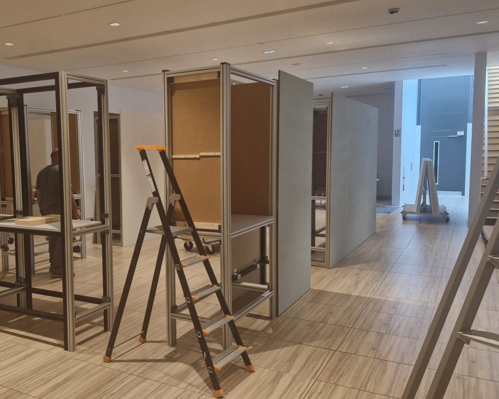 montage de l’exposition archéologie inversée au musée de bibracte (1)