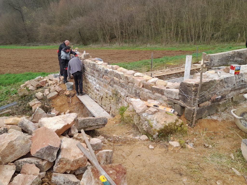 Maçonnerie tremplin restauration mur saone-et-loire
